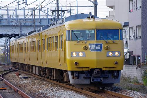JR西日本117系(中国地域色/岡山E-02編成)
